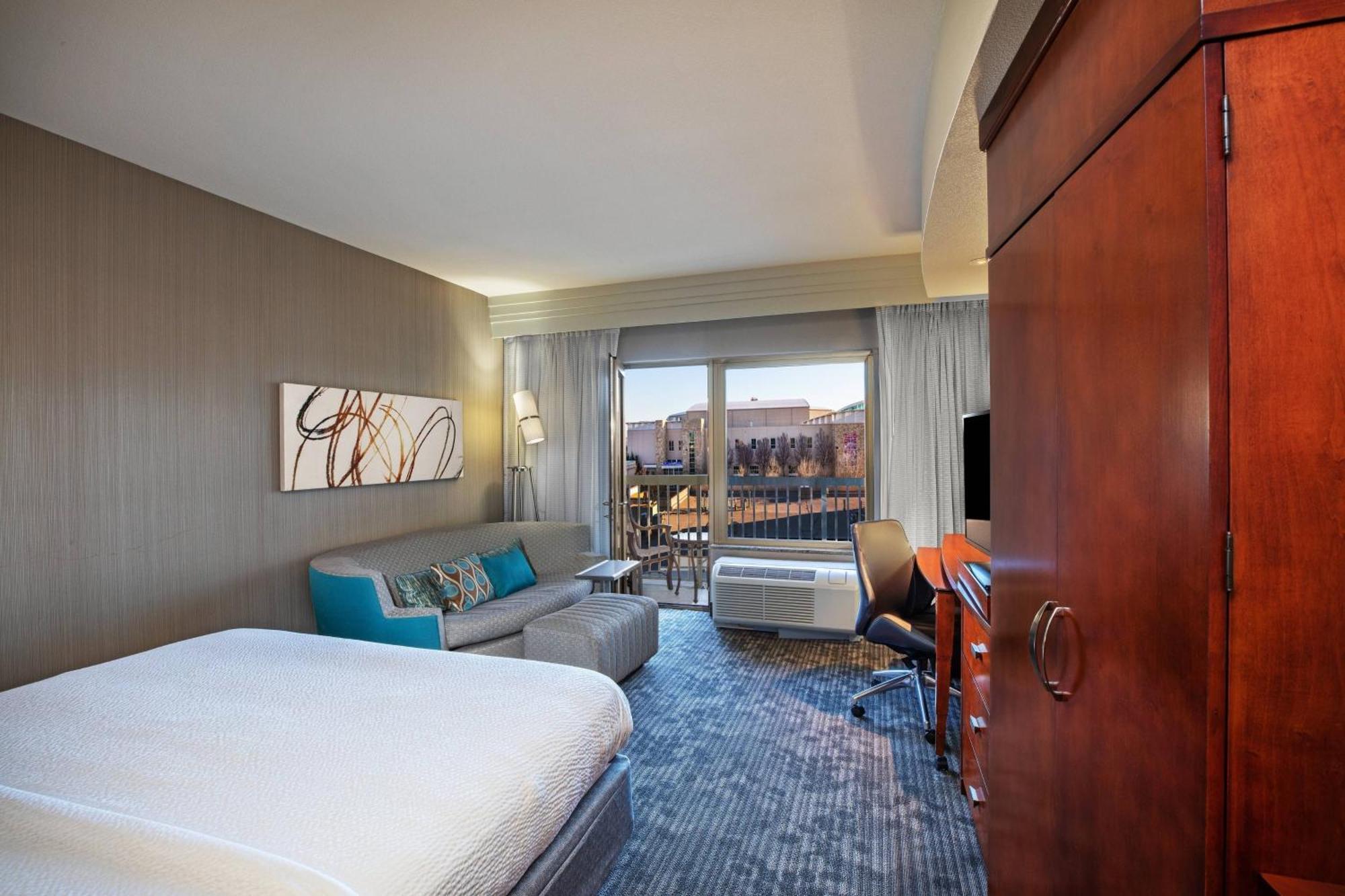 Courtyard By Marriott Dallas At Event Center Hotel