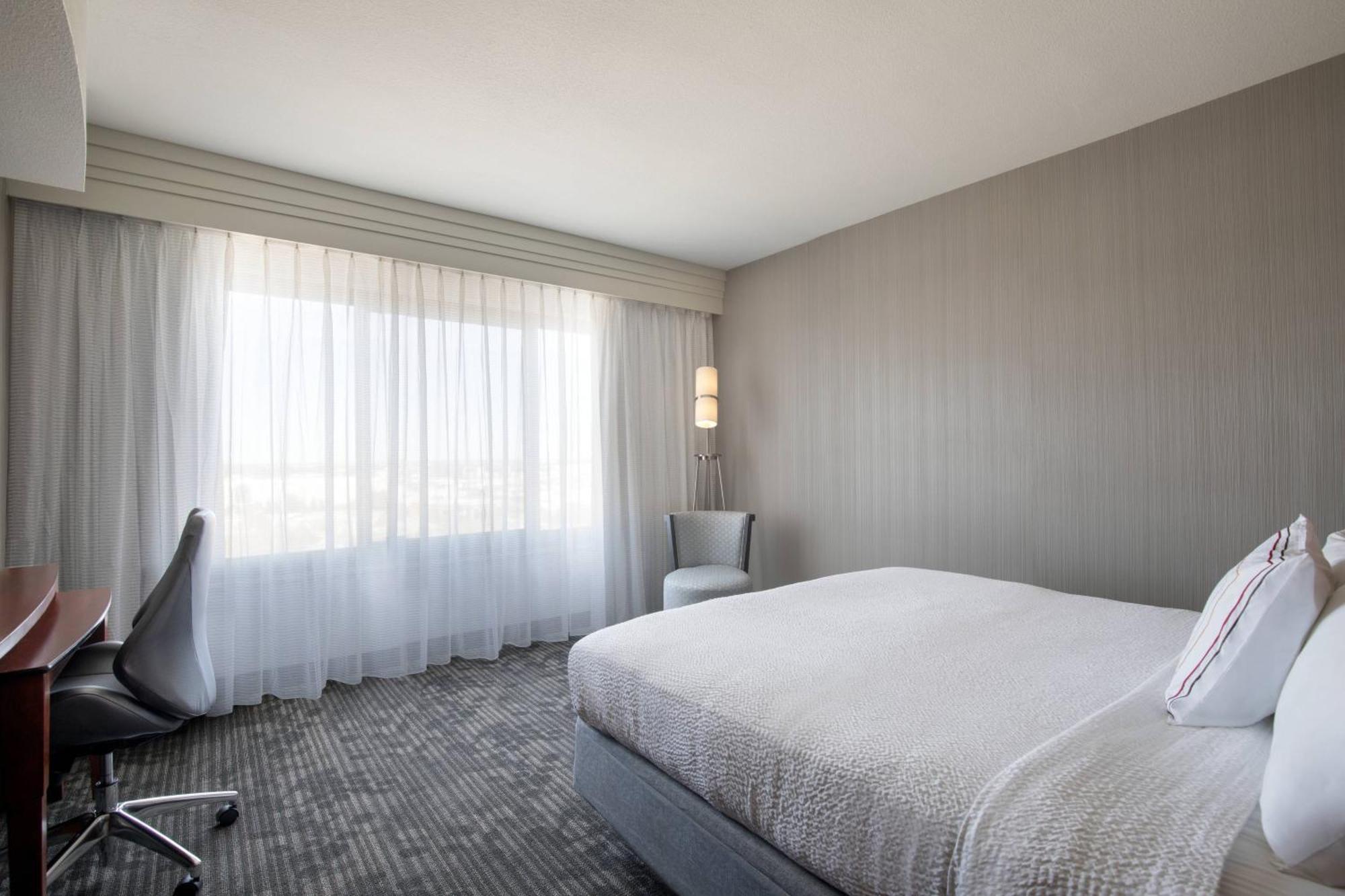 Courtyard By Marriott Dallas At Event Center Hotel 3*